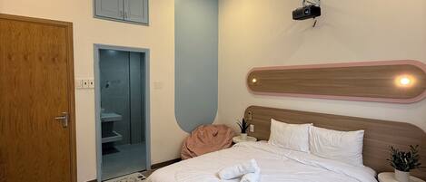 Deluxe Studio Suite | Premium bedding, Select Comfort beds, minibar, individually decorated