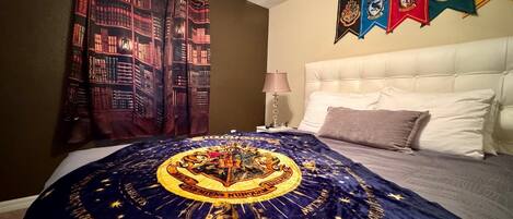 4 bedrooms, iron/ironing board, internet, bed sheets