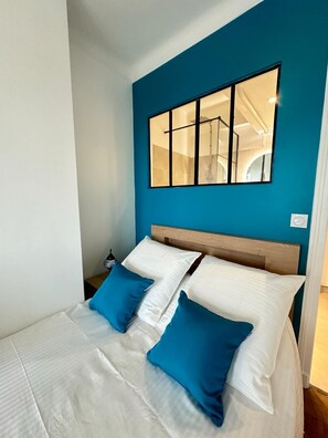 Iron/ironing board, Internet, bed sheets
