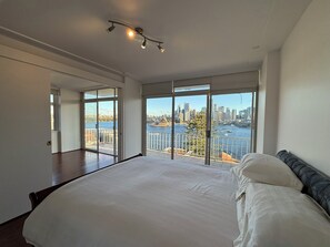 2 عدّة غرف نوم ومكواة/لوح كي وواي فاي وملاءات أسرّة