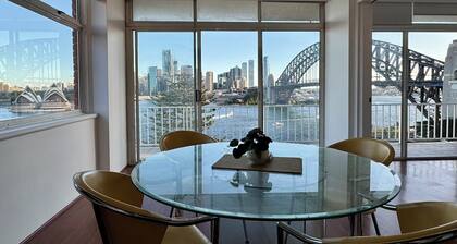 Harbour Front Apartment + Balcony View of Opera House & Harbour Bridge