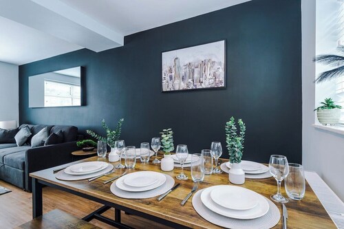 3 BDR House By Eason Stays Short Wythenshawe