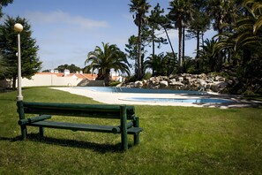 Pool - Villa 'Da Lua' with Shared Pool, Wi-Fi and Air Conditioning (Ericeira)