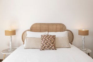 3 bedrooms, iron/ironing board, WiFi, bed sheets - Villa 'Da Lua' with Shared Pool, Wi-Fi and Air Conditioning (Ericeira)