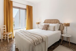 3 slaapkamers, een strijkplank/strijkijzer, wifi, beddengoed