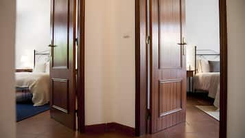 4 slaapkamers, een strijkplank/strijkijzer, wifi, beddengoed