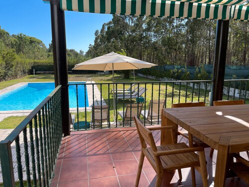 Gîte 'Casa Dos Pinheiros' avec piscine privée, Wi-Fi et climatisation
