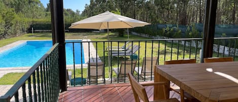 屋外ダイニングエリア