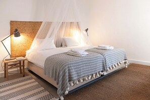 2 bedrooms, iron/ironing board, WiFi, bed sheets - Cottage 'Casa Das Alfazemas' with Shared Pool, Private Terrace and Wi-Fi (Cadaval)