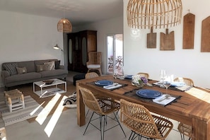 Dining - Cottage 'Casa Das Alfazemas' with Shared Pool, Private Terrace and Wi-Fi (Cadaval)