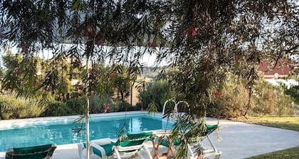 Cottage 'Casa Das Alfazemas' mit Gemeinschaftspool, privater Terrasse und WLAN