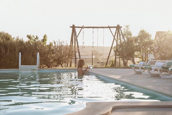 Pool - Cottage 'Casa Das Alfazemas' with Shared Pool, Private Terrace and Wi-Fi (Cadaval)