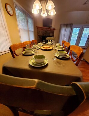 Dining - Serene Mountain Chalet Retreat (Gatlinburg)