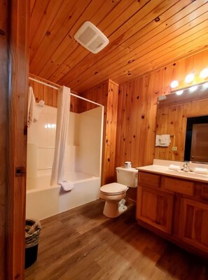 Tina de hidromasaje y toallas 