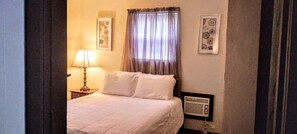 3 bedrooms, iron/ironing board, bed sheets