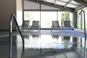 Couples treatment rooms, deep-tissue massages, Swedish massages