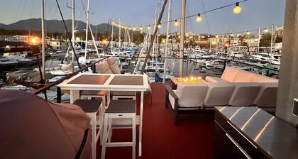 Floating Home with Rooftop Patio and Incredible Views!