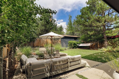 4BR Modern Gem with  Flatiron Views & Hottub 1mile to Pearl, 1block to NoBo Park