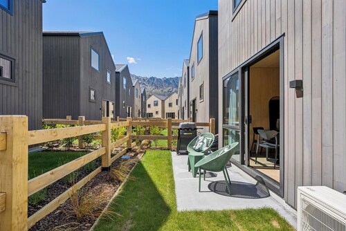 Pinnacle Peaks - Queenstown Holiday Home