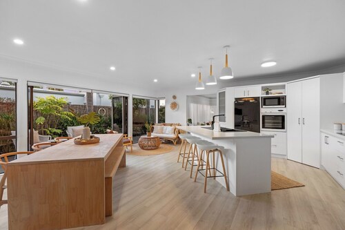 JB's Sanctuary - Papamoa Holiday Home