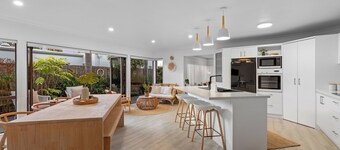 JB's Sanctuary - Papamoa Holiday Home