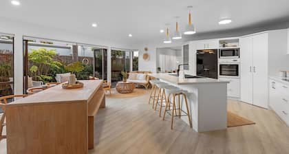 JB's Sanctuary - Papamoa Holiday Home