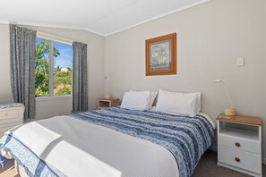 3 chambres, fer et planche à repasser, Wi-Fi, draps fournis