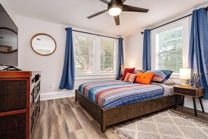 2 habitaciones, tabla de planchar con plancha y cuna de viaje