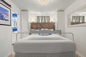 House | Individually decorated, individually furnished, laptop workspace - Beach House - Shore Nuff Beachy by PHG (Panama City Beach)