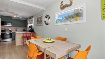 House | In-room dining