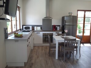 Fridge, microwave, oven, stovetop