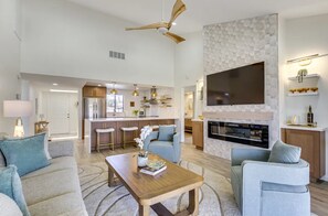 Smart TV, fireplace