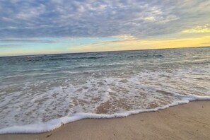 بالقرب من الشاطئ