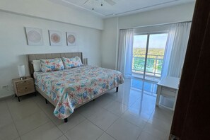 2 bedrooms, desk, iron/ironing board, WiFi