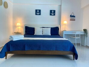 1 habitación, escritorio, tabla de planchar con plancha y wifi 
