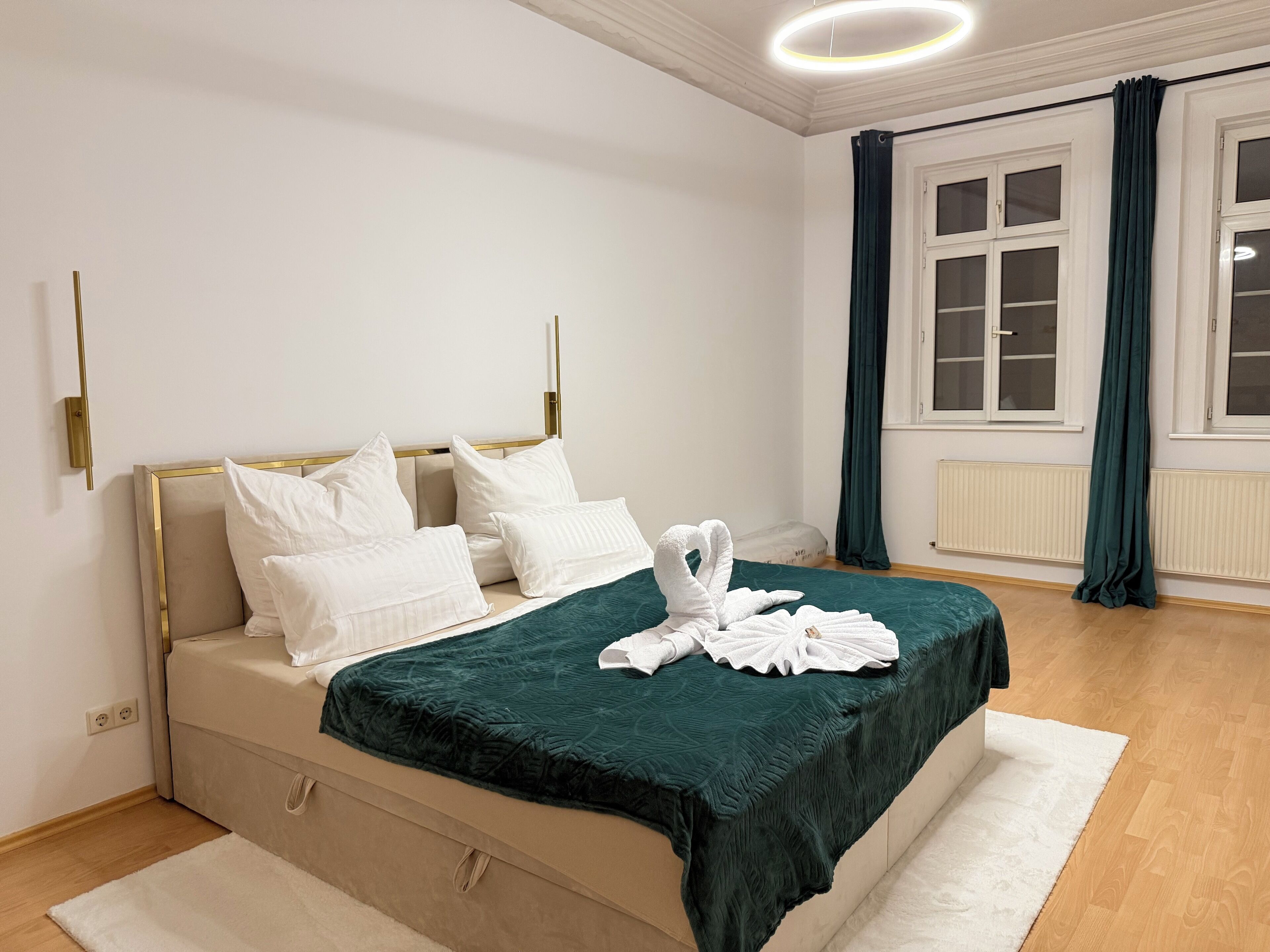 3 bedrooms, iron/ironing board, WiFi, bed sheets