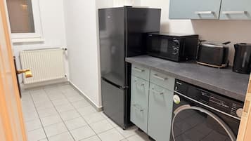 Microondas, horno, parrilla de estufa y lavavajillas