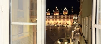 DREAMZzz Suite with a view of the market square l center