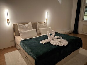 3 bedrooms, iron/ironing board, WiFi, bed sheets