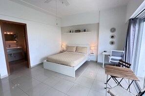 1 chambre, bureau, fer et planche à repasser, Wi-Fi