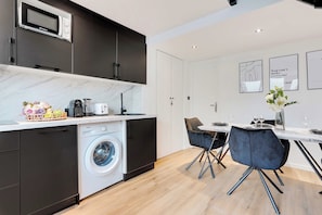 Apartment | Private kitchen | Fridge, microwave, oven, stovetop - Amazing Apartment 1bdr/4p Beaubourg - Le Marais (Paris)