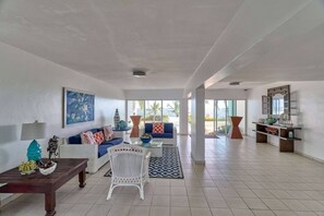 TV - El Retiro Juan Dolio Beach by Elital Luxury (Playa Juan Dolio San Pedro de Macoris)