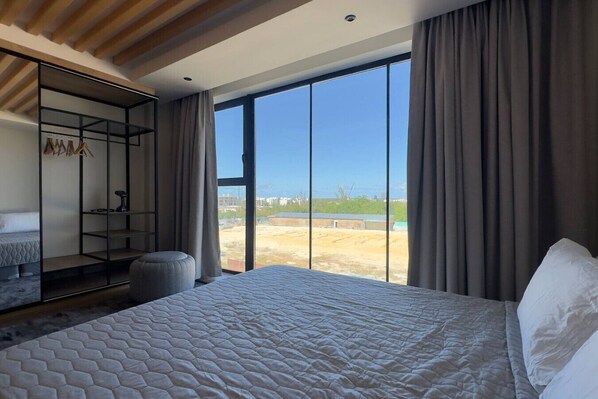 1 bedroom, desk, WiFi, bed sheets