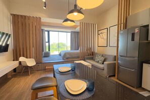 1 bedroom, desk, WiFi, bed sheets