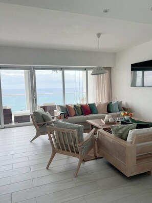 TV, table tennis, stereo