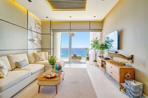 TV, table tennis, stereo