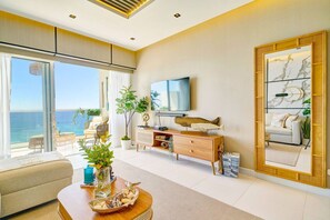 TV, ping pong, stereo