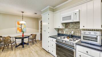 Fridge, microwave, stovetop, dishwasher