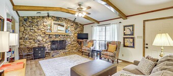 Healthcare-Worker Hub 2 Mi to Texarkana Hospitals!