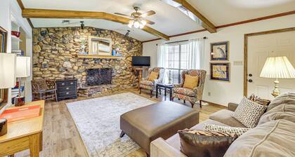 Healthcare-Worker Hub 2 Mi to Texarkana Hospitals!